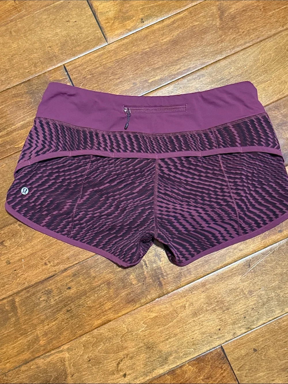 lululemon athletica Speed Shorts Naked Seam Deep Indigo Black Striped Size 6